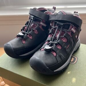 COPY - Girls Keen Hiking Boots - NWT